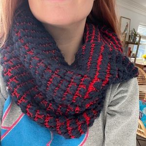 ❤️ 💙 GAP Red and Navy Blue Cowl Scarf